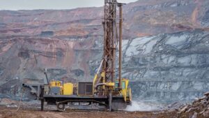 NewPeak Metals reporta descubrimiento masivo de oro, zinc y plata